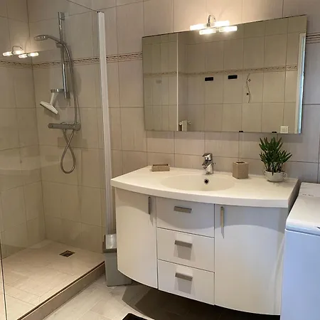 Joli Calme Avec Vue Piscine Apartamento Mandelieu