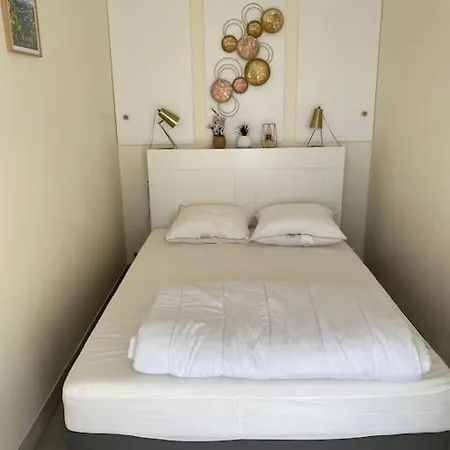 公寓 Joli Calme Avec Vue Piscine Mandelieu